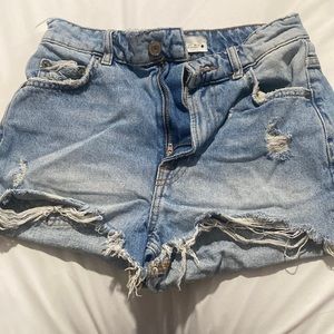 ZARA blue distress denim shorts, size 2 (US) EUR (34).